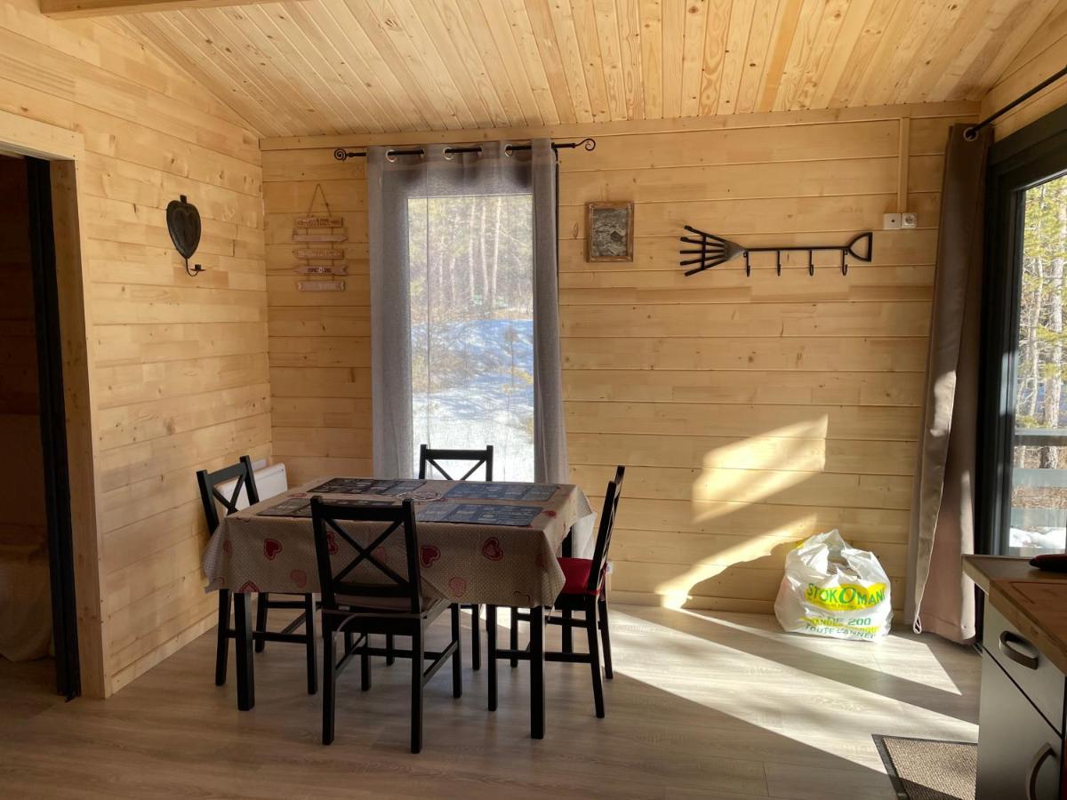 Parc Residentiel De Loisir : Le Loup Blanc Du Riou Hotel Barcelonnette Kültér fotó