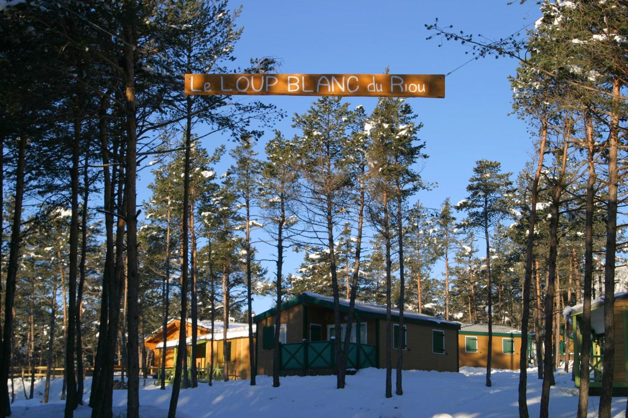 Parc Residentiel De Loisir : Le Loup Blanc Du Riou Hotel Barcelonnette Kültér fotó