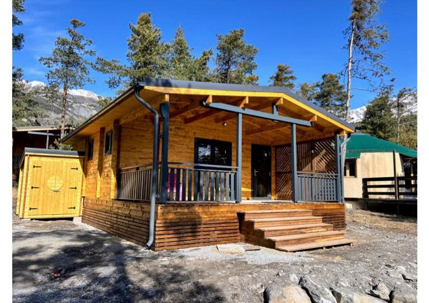 Parc Residentiel De Loisir : Le Loup Blanc Du Riou Hotel Barcelonnette Kültér fotó