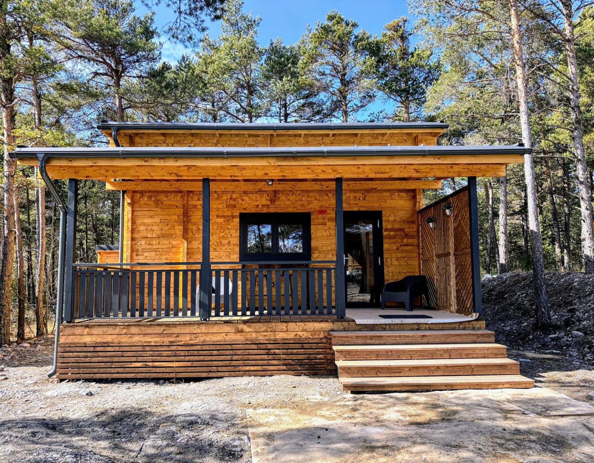Parc Residentiel De Loisir : Le Loup Blanc Du Riou Hotel Barcelonnette Kültér fotó